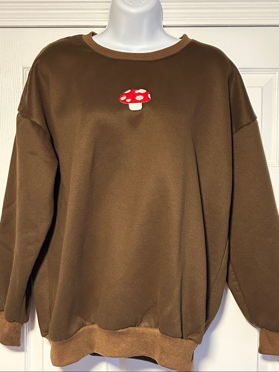 Source Unknown Tops - Brown crewneck sweatshirt with cute embroidered mushroom -size M